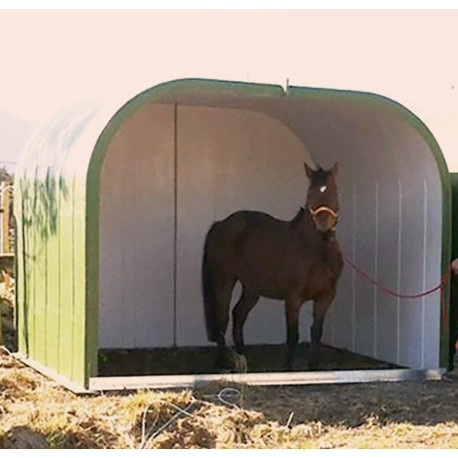 Box cheval en fibre de verre (ouvert)